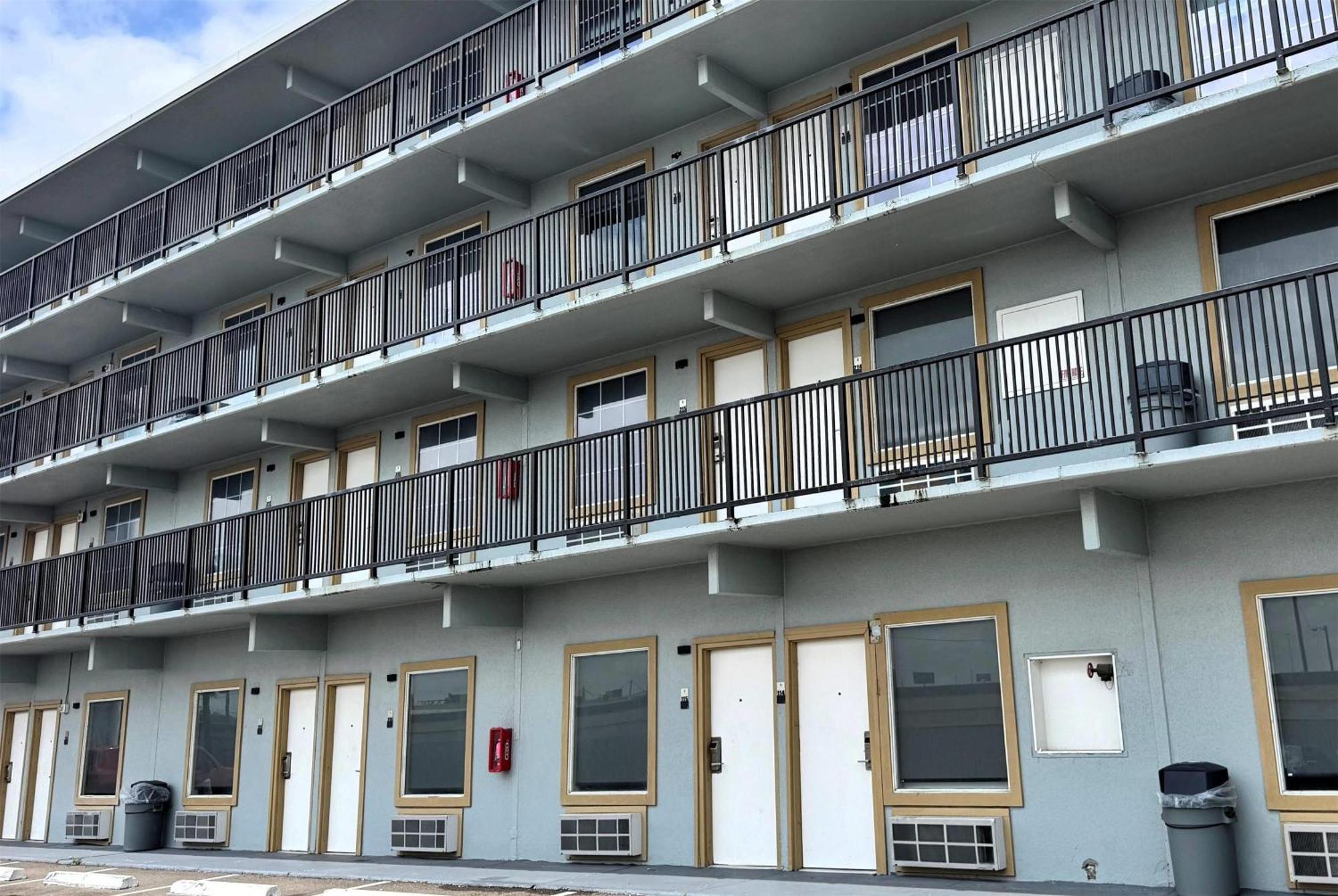 מלון Baymont By Wyndham Corpus Christi Airport מראה חיצוני תמונה